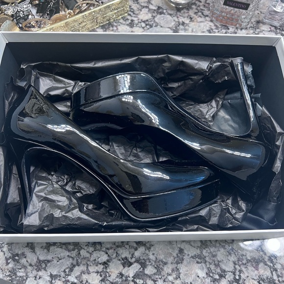 Yves Saint Laurent Black Patent Leather Pumps - Picture 3 of 4